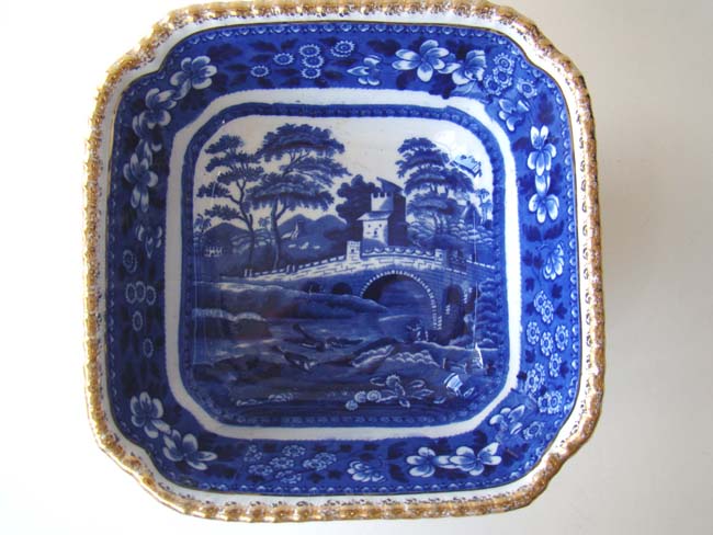 A beautiful English "Spode" blue and white transfer decorated square bowl with gilt edge circa 1895 — image 2